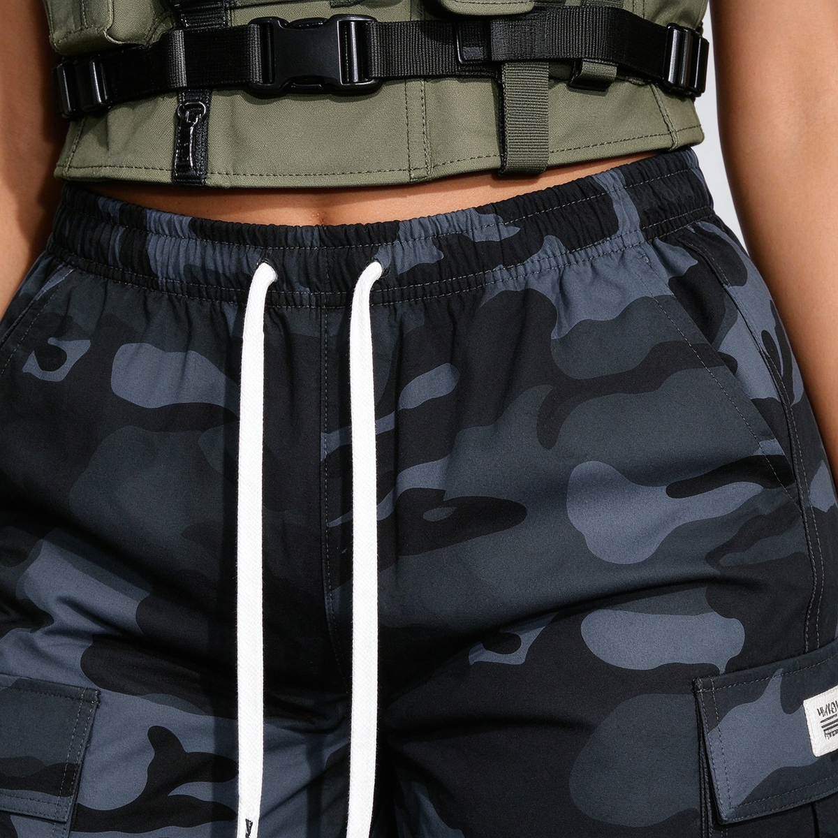 Women's Thin Outdoor Camouflage Cargo Knee-Length Shorts, Lightweight Breathable Casual Fashion Multi-Pocket Drawstring Shorts, Suitable For Sports, Outings, Exercise, Etc.
